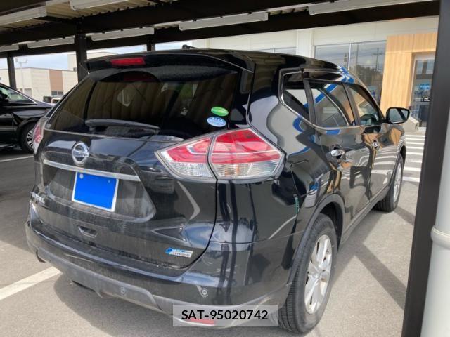 Nissan X-TRAIL HYBRID 2015-11 7731119-5