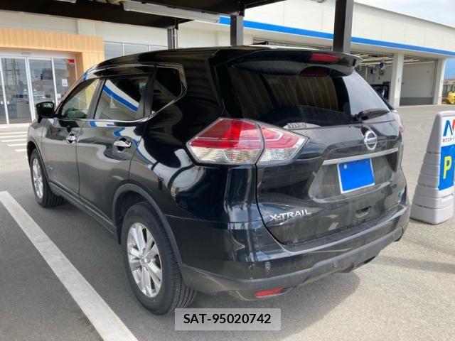 Nissan X-TRAIL HYBRID 2015-11 7731119-6