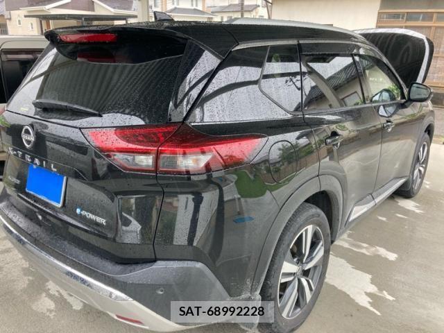 Nissan X-TRAIL HYBRID 2023-03 7880752-4