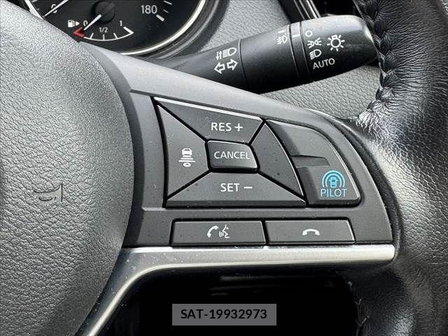 Nissan X-TRAIL HYBRID 2018-03 7880753-7