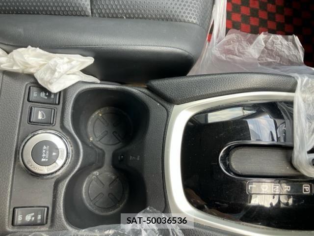 Nissan X-TRAIL HYBRID 2017-02 7903689-24