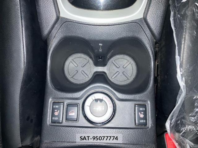 Nissan X-TRAIL HYBRID 2016-02 7981677-24