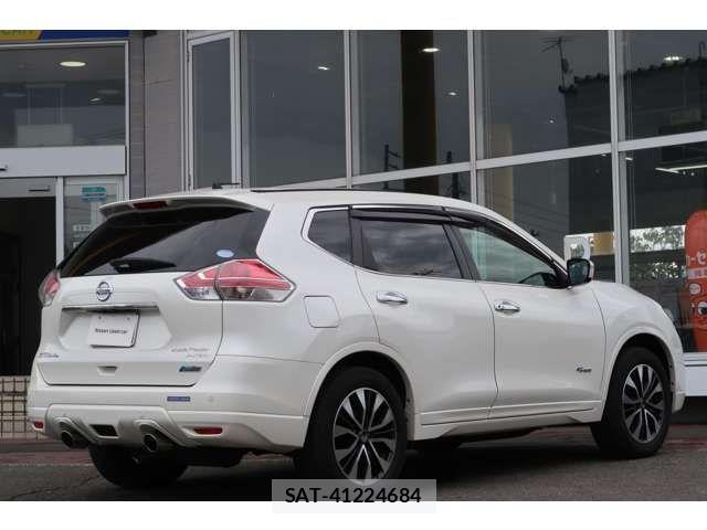 Nissan X-TRAIL HYBRID 2016-08 8039436-1
