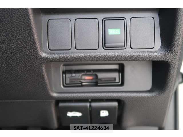 Nissan X-TRAIL HYBRID 2016-08 8039436-5