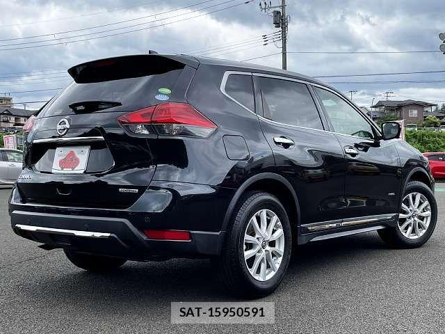 Nissan X-TRAIL HYBRID 2018-07 8039432-2