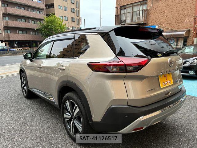 Nissan X-TRAIL HYBRID 2022-07 8039425-2