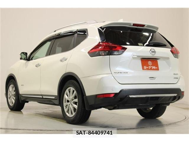 Nissan X-TRAIL HYBRID 2019-08 8039435-9