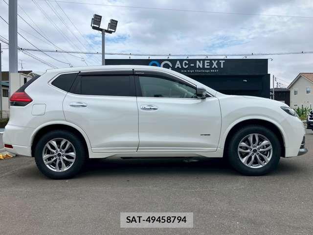 Nissan X-TRAIL HYBRID 2017-07 8039437-18