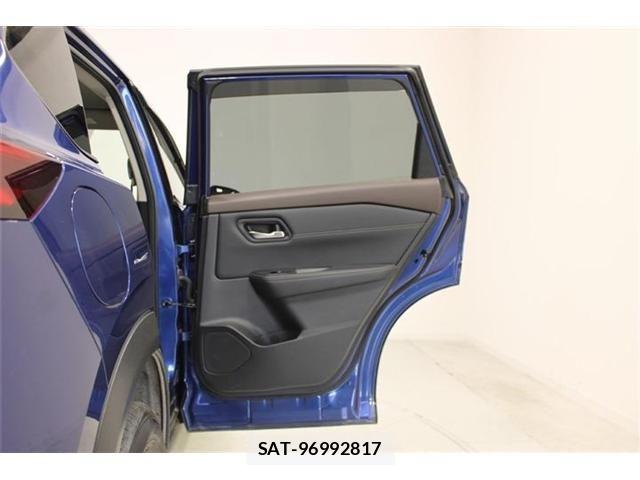 Nissan X-TRAIL HYBRID 2022-09 8039427-28