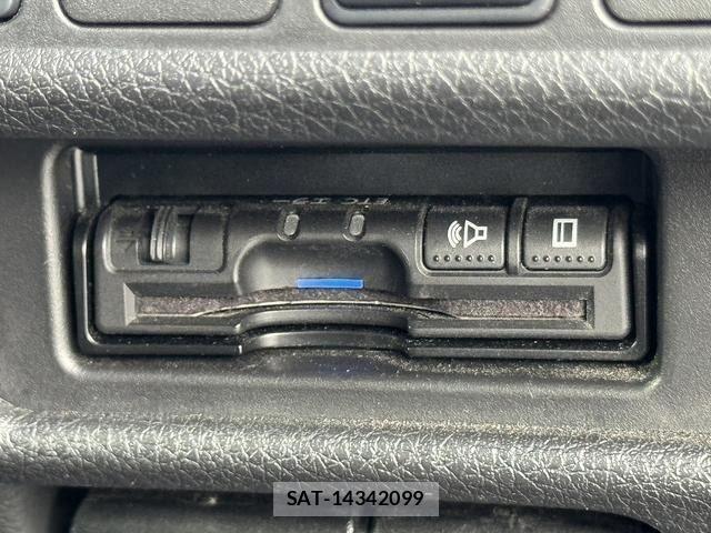 Nissan X-TRAIL HYBRID 2018-04 8076266-19