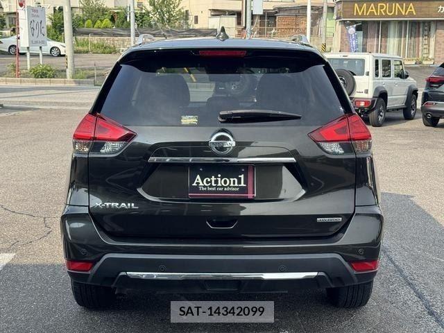 Nissan X-TRAIL HYBRID 2018-04 8076266-4