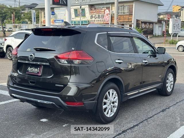 Nissan X-TRAIL HYBRID 2018-04 8076266-5