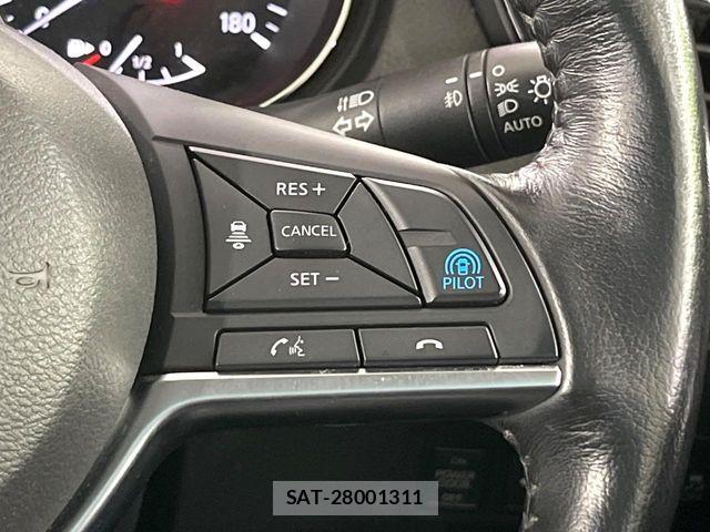 Nissan X-TRAIL HYBRID 2017-05 8102947-1