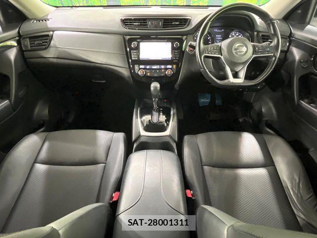 Nissan X-TRAIL HYBRID 2017-05 8102947-6