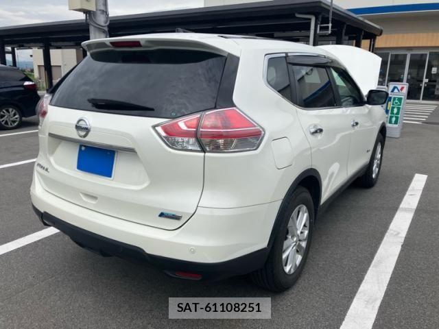 Nissan X-TRAIL HYBRID 2015-12 8102950-11