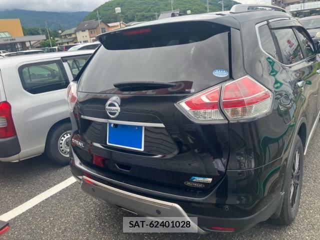 Nissan X-TRAIL HYBRID 2015-08 8147083-11