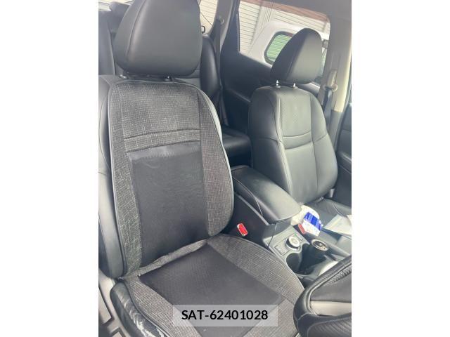Nissan X-TRAIL HYBRID 2015-08 8147083-16