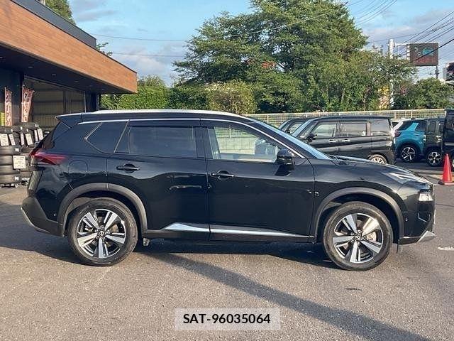 Nissan X-TRAIL HYBRID 2024-01 8211164-6