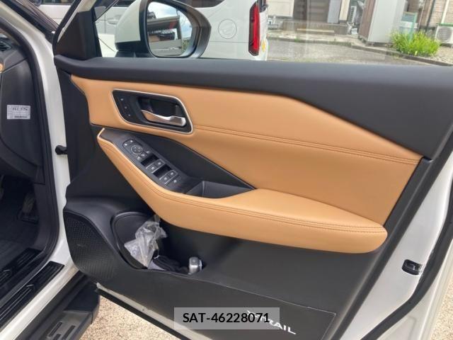 Nissan X-TRAIL HYBRID 2023-05 8232545-3
