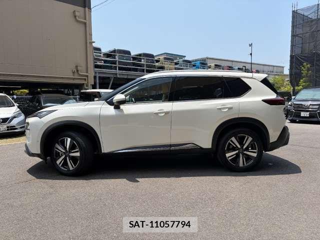 Nissan X-TRAIL HYBRID 2025-07 8318293-7