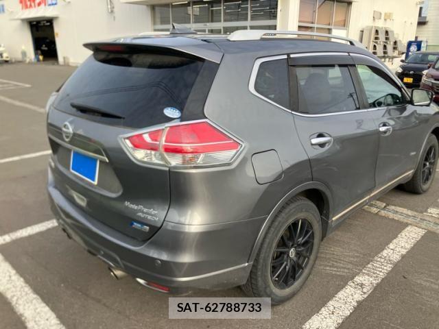 Nissan X-TRAIL HYBRID 2015-12 8318305-3