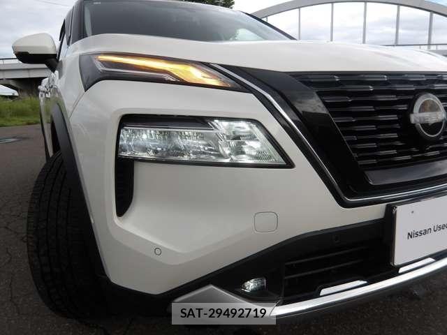 Nissan X-TRAIL HYBRID 2023-07 8318296-2