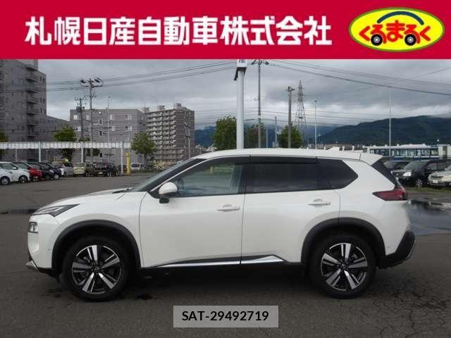 Nissan X-TRAIL HYBRID 2023-07 8318296-3