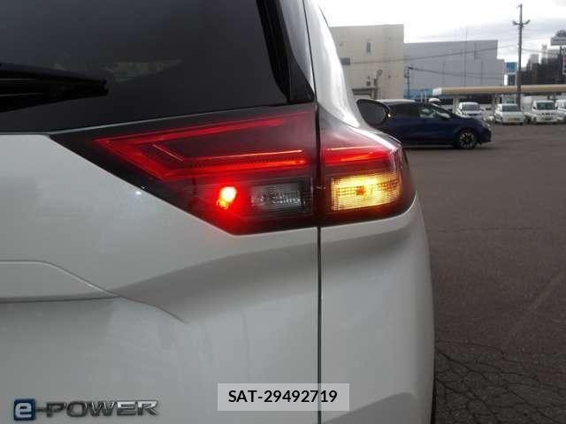 Nissan X-TRAIL HYBRID 2023-07 8318296-6