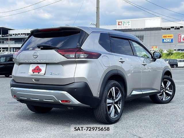 Nissan X-TRAIL HYBRID 2025-09 8318291-2