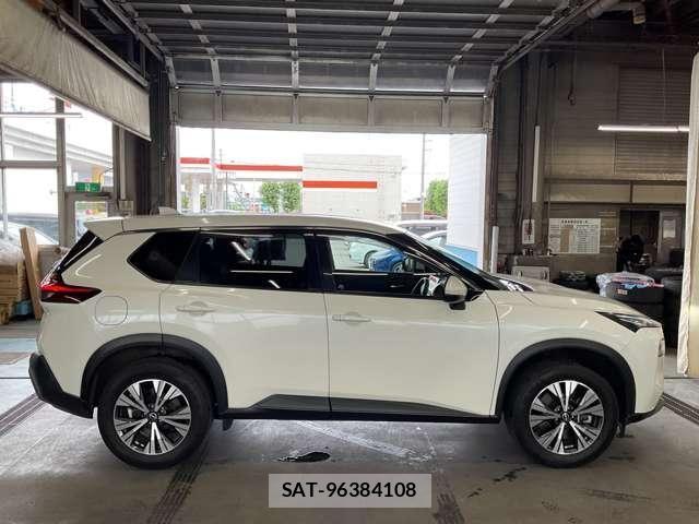 Nissan X-TRAIL HYBRID 2022-07 8369963-3