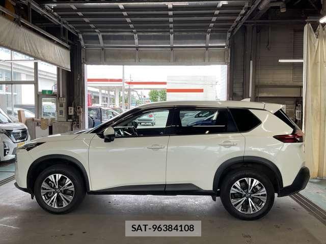 Nissan X-TRAIL HYBRID 2022-07 8369963-4