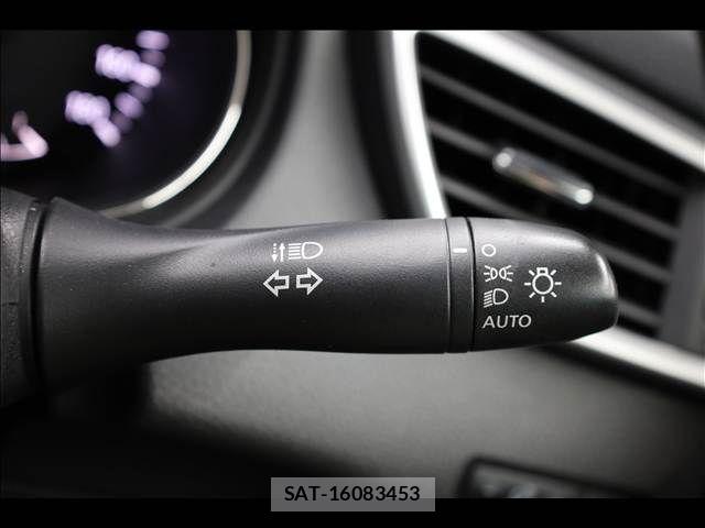 Nissan X-TRAIL HYBRID 2015-08 8369972-14