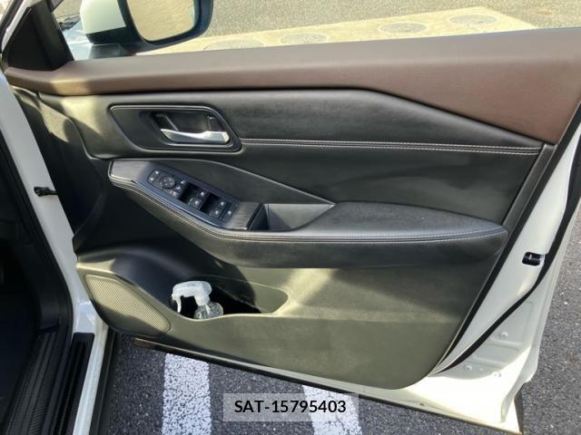 Nissan X-TRAIL HYBRID 2022-09 8369967-13