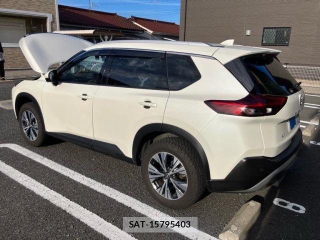 Nissan X-TRAIL HYBRID 2022-09 8369967-5
