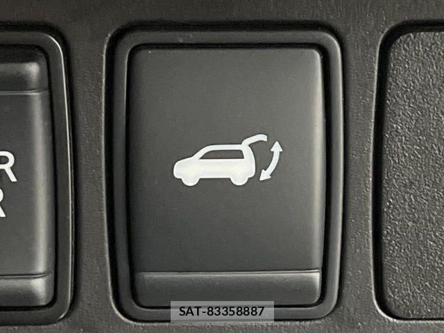 Nissan X-TRAIL HYBRID 2017-08 8439173-7