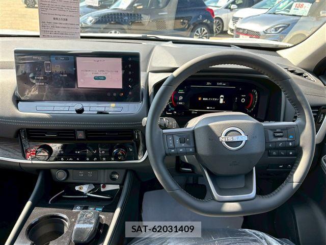 Nissan X-TRAIL HYBRID 2026-03 8528420-21