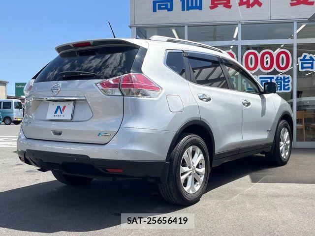 Nissan X-TRAIL HYBRID 2015-06 8528440-14