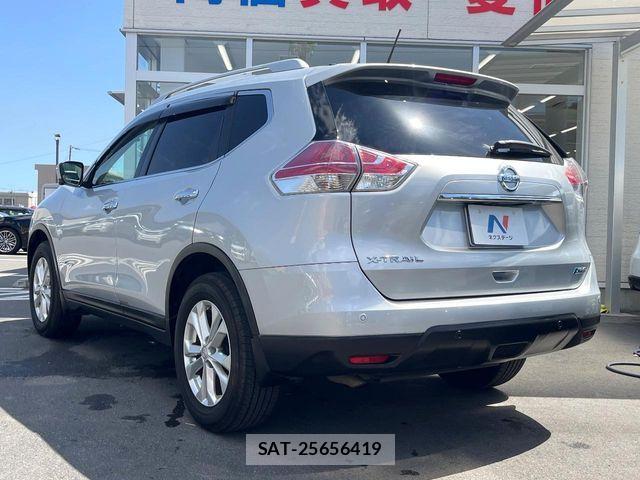Nissan X-TRAIL HYBRID 2015-06 8528440-15