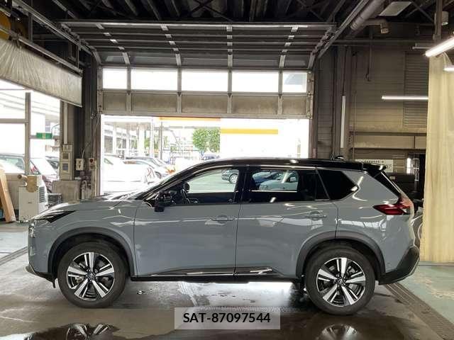 Nissan X-TRAIL HYBRID 2022-12 8564208-3