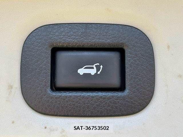 Nissan X-TRAIL HYBRID 2017-08 8629982-6