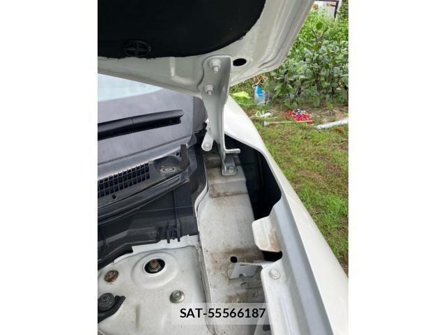 Nissan X-TRAIL HYBRID 2016-06 8832683-6