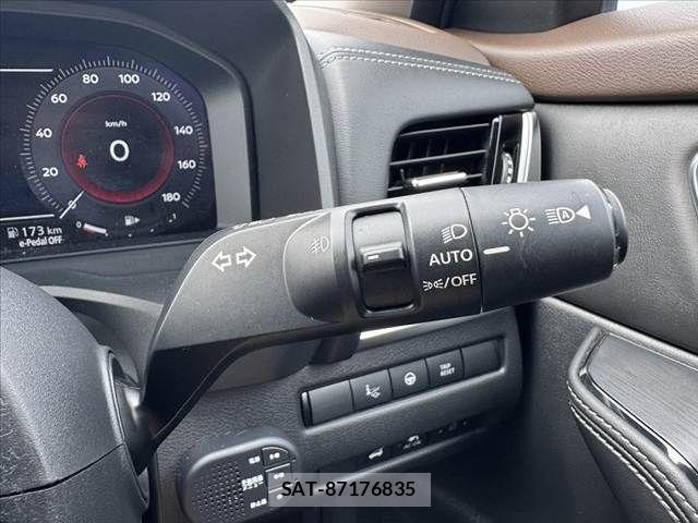 Nissan X-TRAIL HYBRID 2022-07 8851189-27