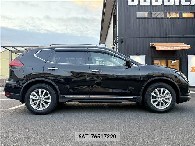 Nissan X-TRAIL HYBRID 2018-03 8872476-6