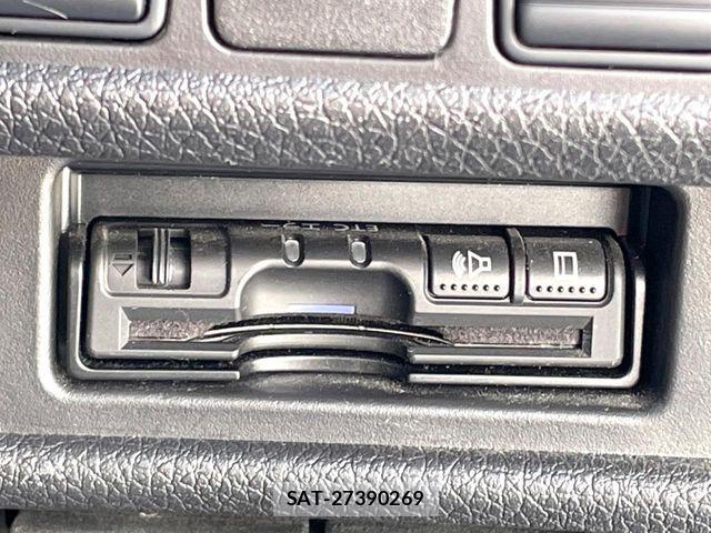 Nissan X-TRAIL HYBRID 2018-05 8883131-5