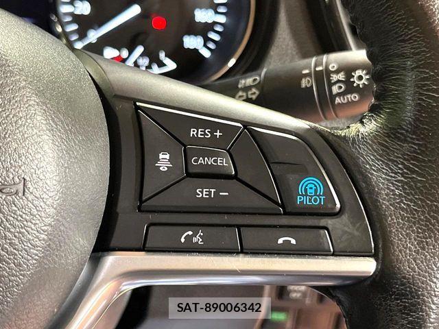 Nissan X-TRAIL HYBRID 2017-05 8883132-2