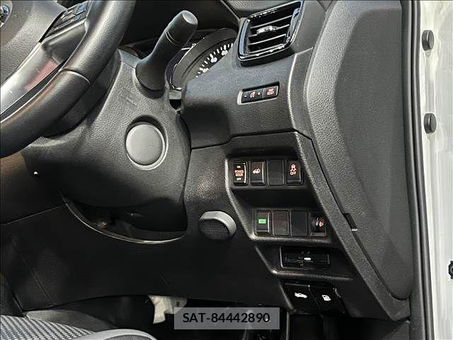 Nissan X-TRAIL HYBRID 2021-07 8883124-17