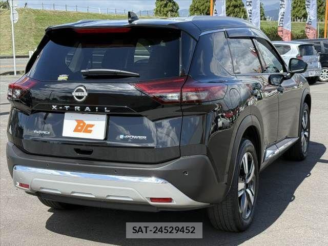 Nissan X-TRAIL HYBRID 2024-04 8884659-12