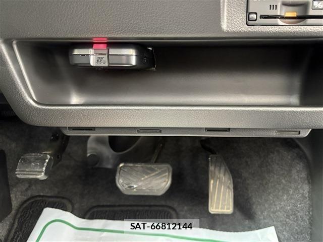 Suzuki X BEE 2021-02 1386967-29