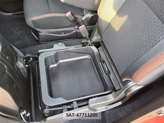 Suzuki X BEE 2019-05 6818135-19