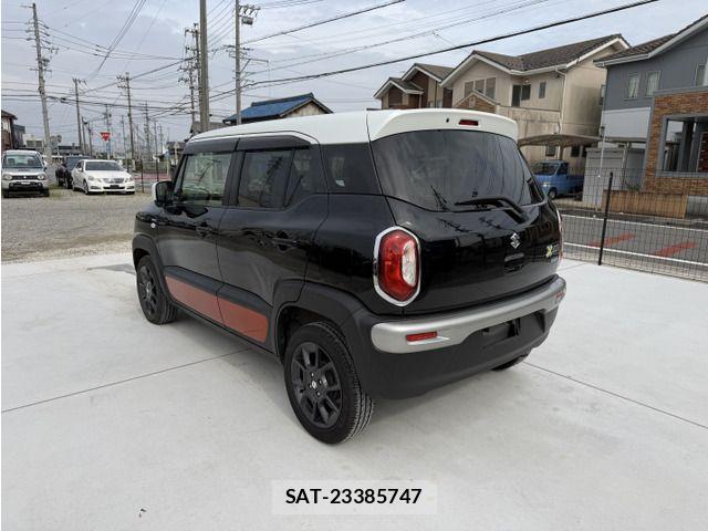 Suzuki X BEE 2018-04 8211137-11